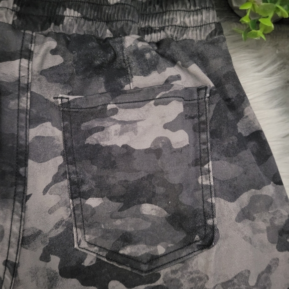 SPANX camouflage print twill joggers size medium  NWT - Picture 10 of 16